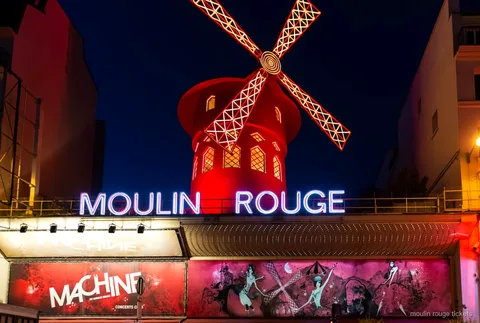 Cena espectáculo Moulin Rouge con champán y transporte de vuelta en París