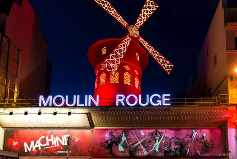 Biglietti cena e spettacolo al Moulin Rouge con champagne e trasporto di ritorno a Parigi