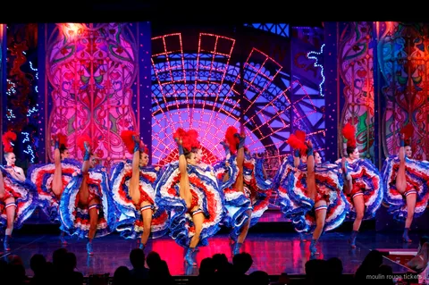 Bilhete do show Moulin Rouge combinado com cruzeiro no rio Sena em Paris
