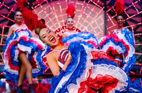 Bilhete de jantar e show no Moulin Rouge com menu francês de 3 pratos em Paris