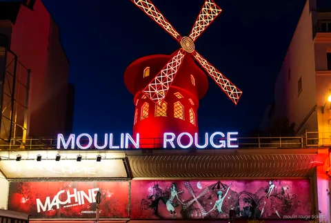 Moulin Rouge dinner show-biljetter med champagne och returtransport i Paris
