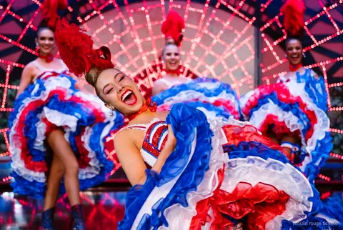Paris'te üç çeşit Fransız menüyle Moulin Rouge yemekli gösteri bileti