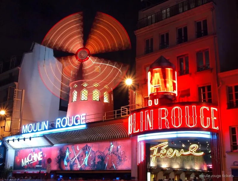 Aften-sightseeingbustur i Paris kombineret med Moulin Rouge show-billetter