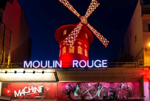 Sopar espectacle al Moulin Rouge amb xampany i transport de tornada a Paris