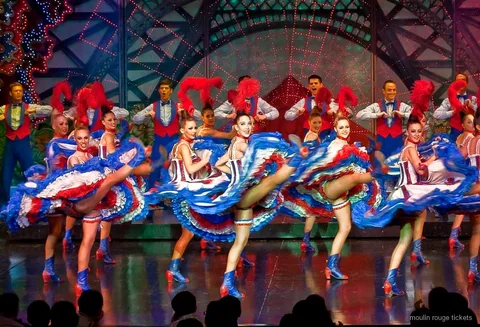 Bilety na spektakl Moulin Rouge z szampanem przy kabaretowym stoliku w Paryżu