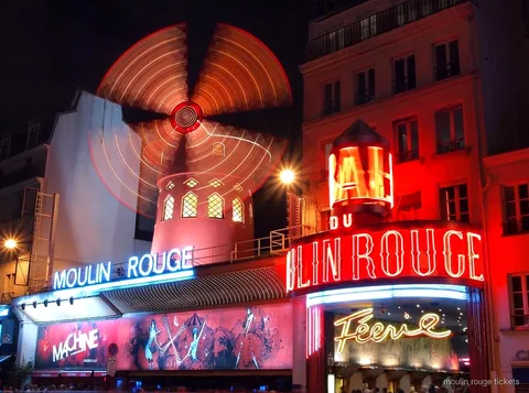 Tour nocturno por París combinado con entradas Moulin Rouge